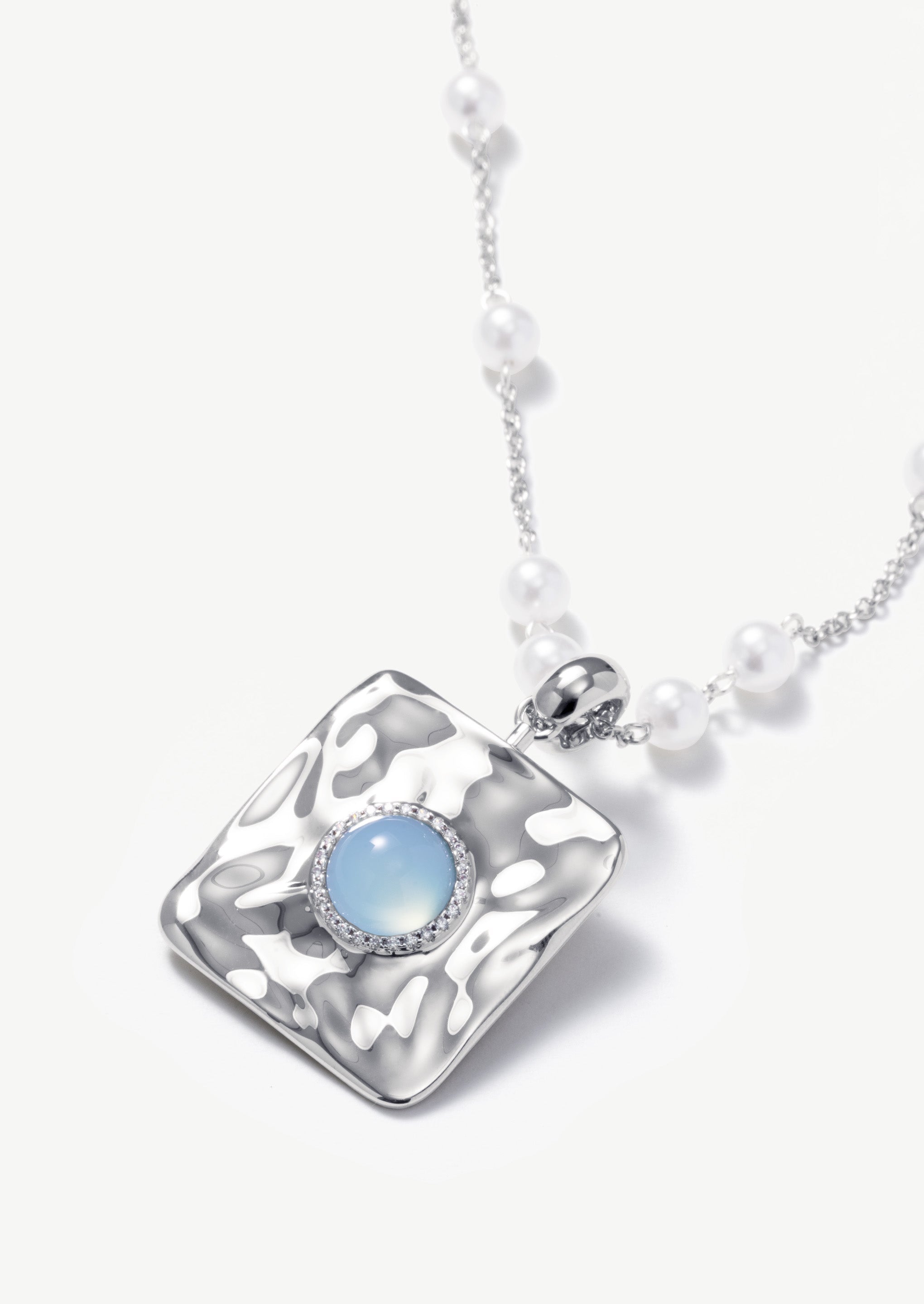 Tag Pendant Pearl Necklace