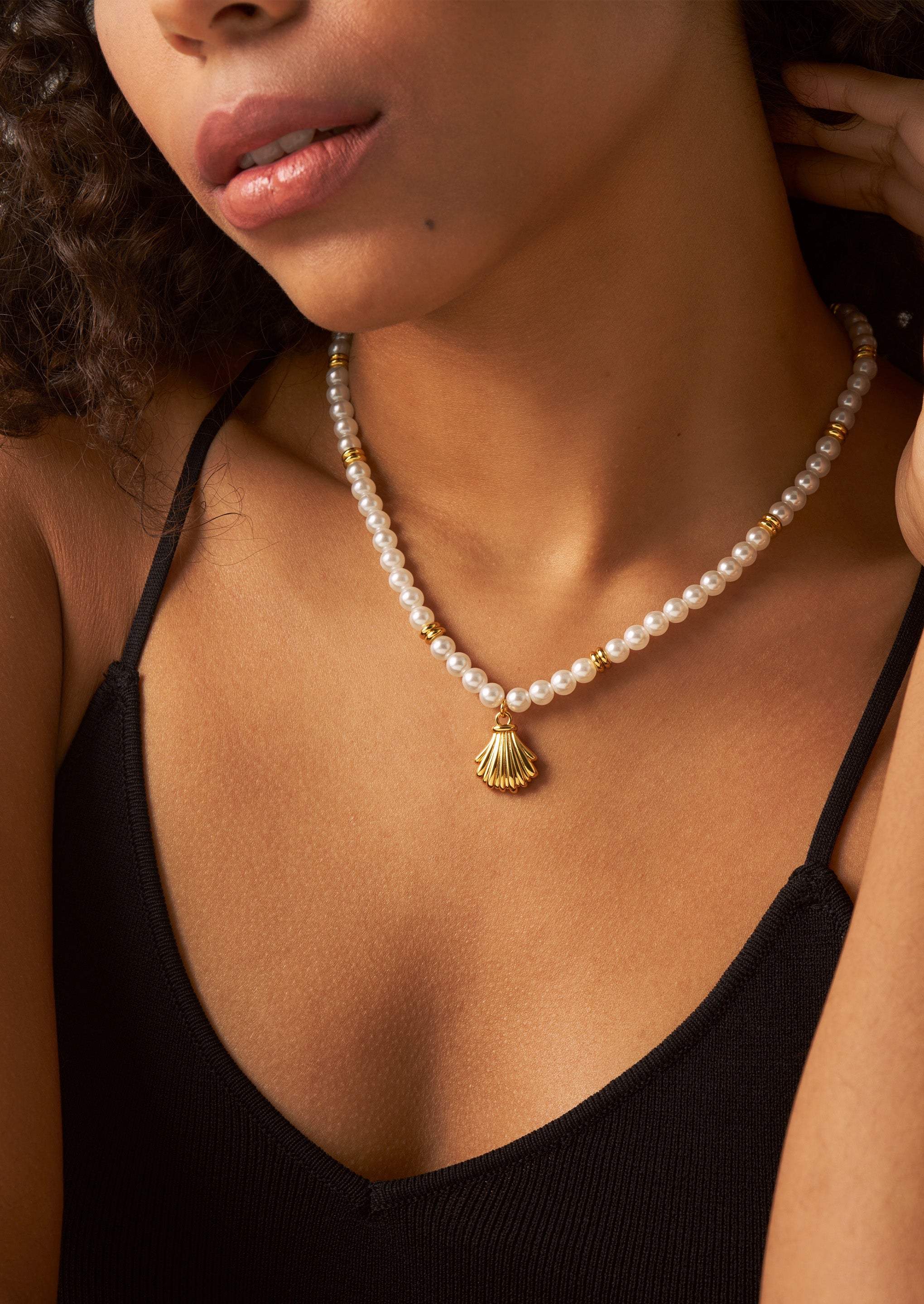 Shell Pearl Beaded Necklace