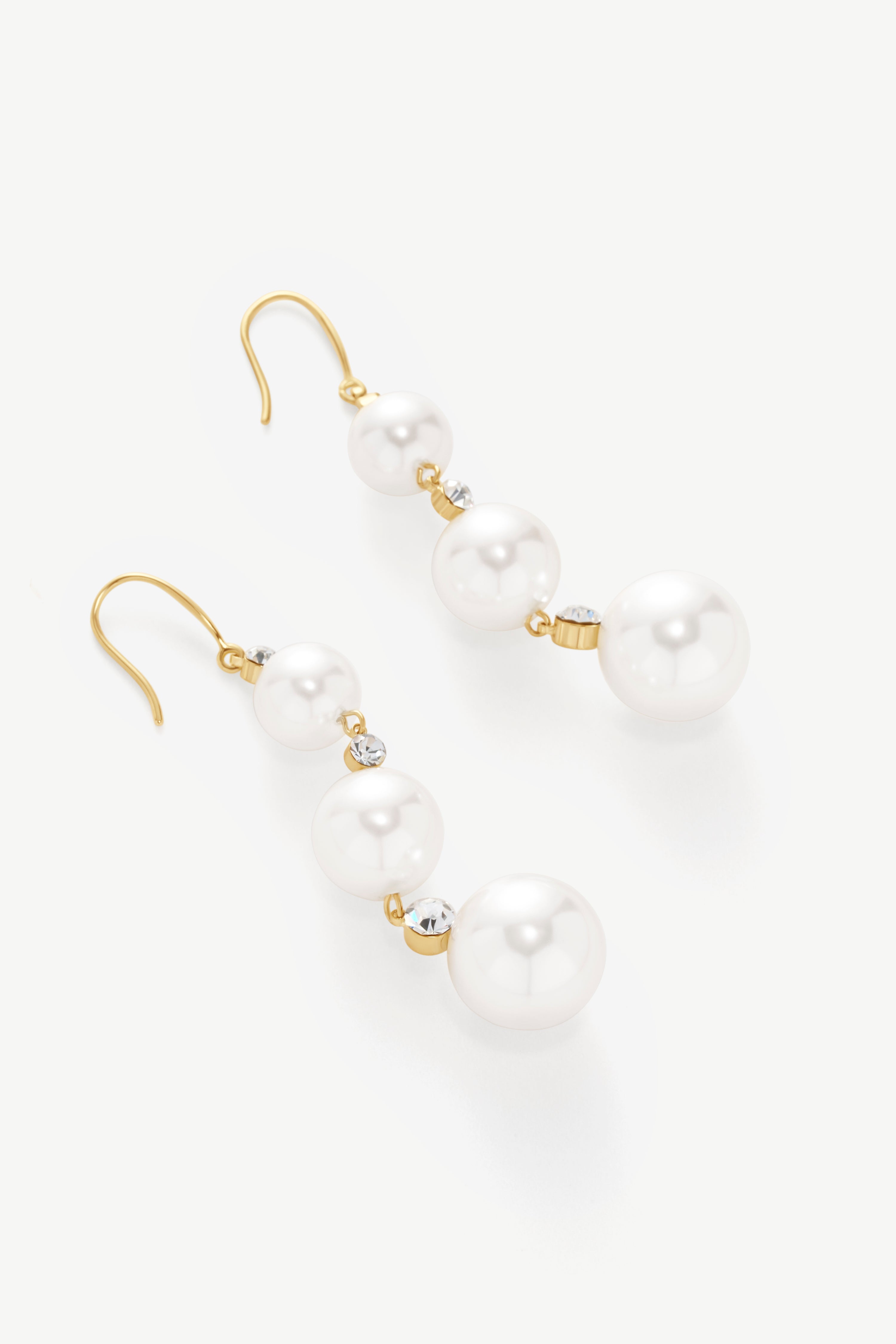 Graduated Pearl Drop Earrings