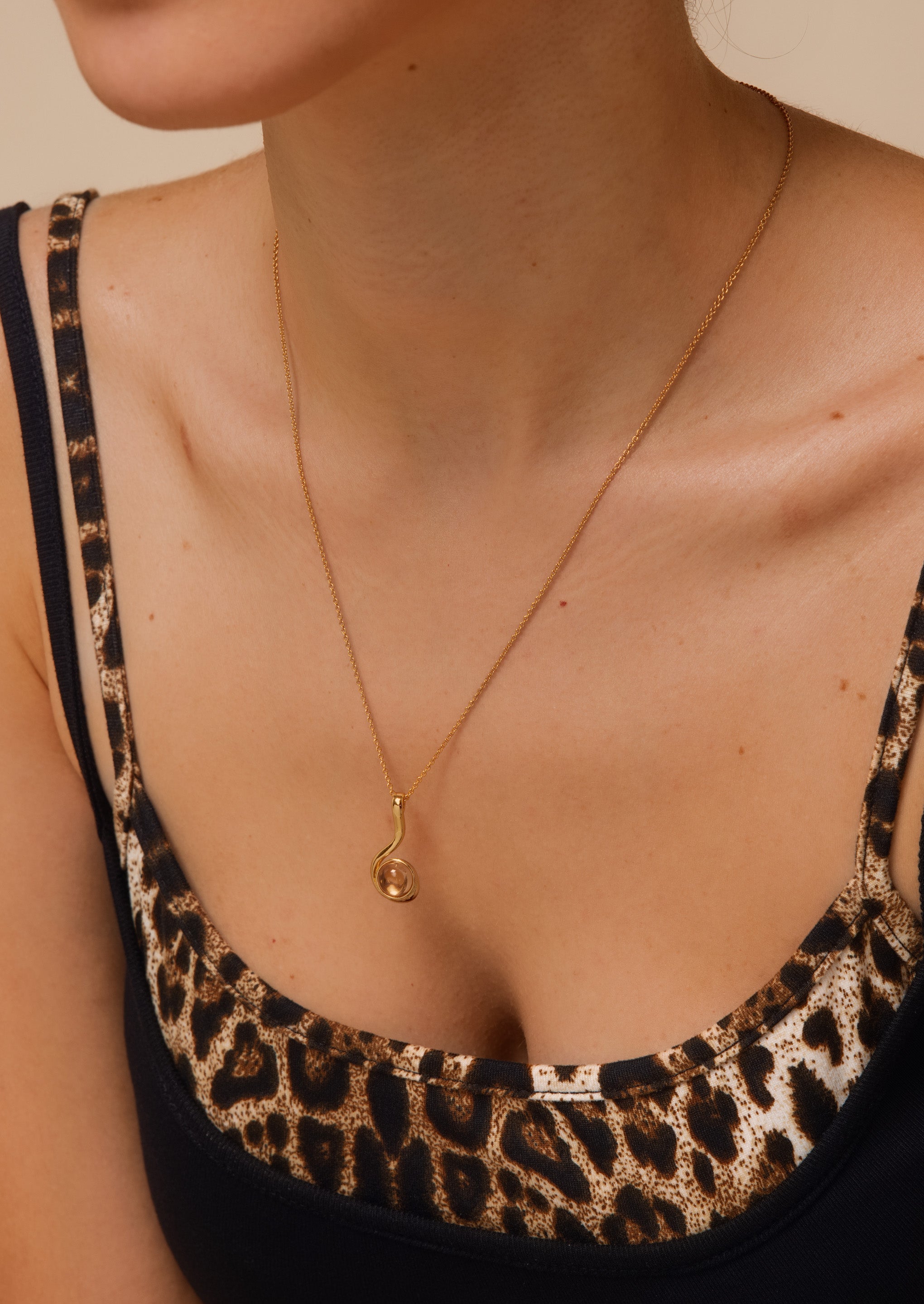 Curve Pendant Necklace