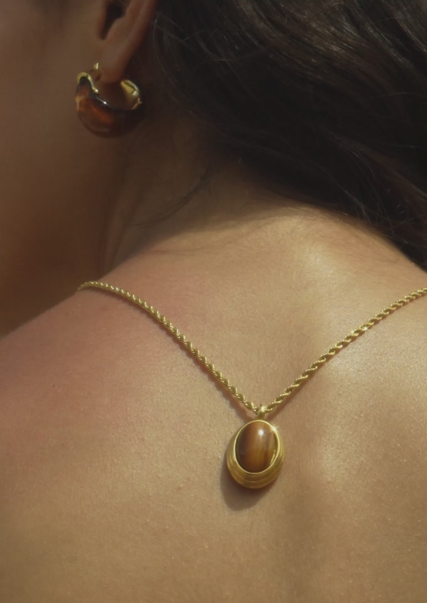 Brown Oval Pendant Necklace